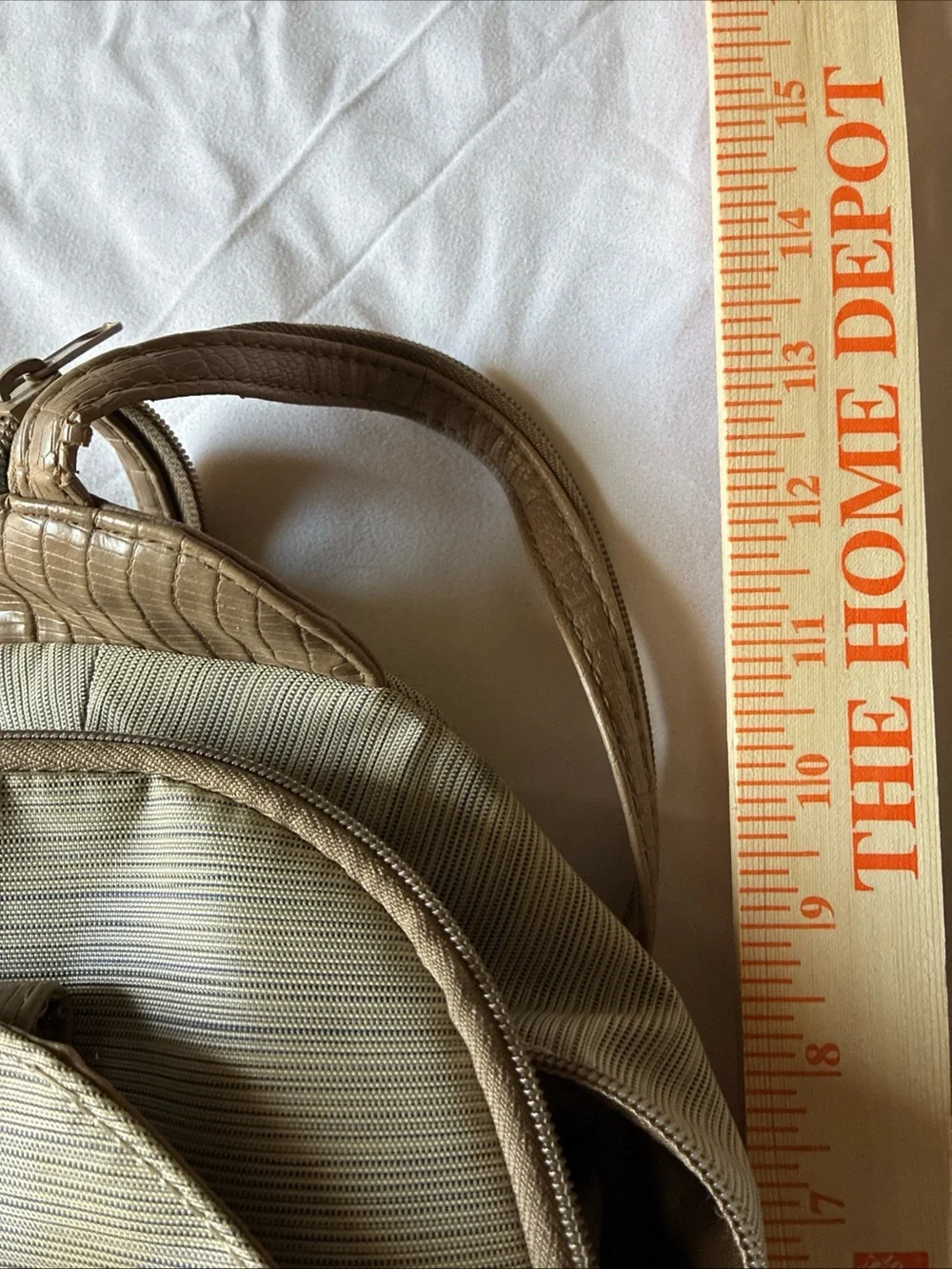 MultiSac-Taupe Bag Backpack Adjustable Straps Multi Pockets Zipper Pockets EUC